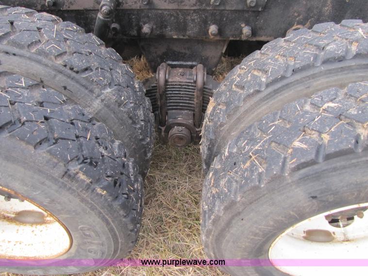 image for item B2177 1990 Mack CH613 semi truck