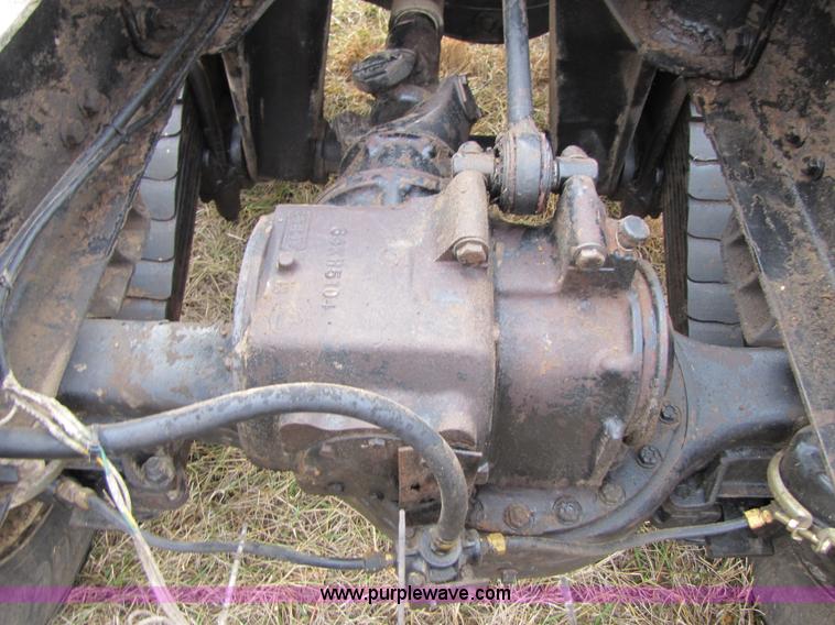 image for item B2177 1990 Mack CH613 semi truck