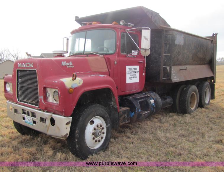 image for item B2178 1985 Mack RD686S dump truck