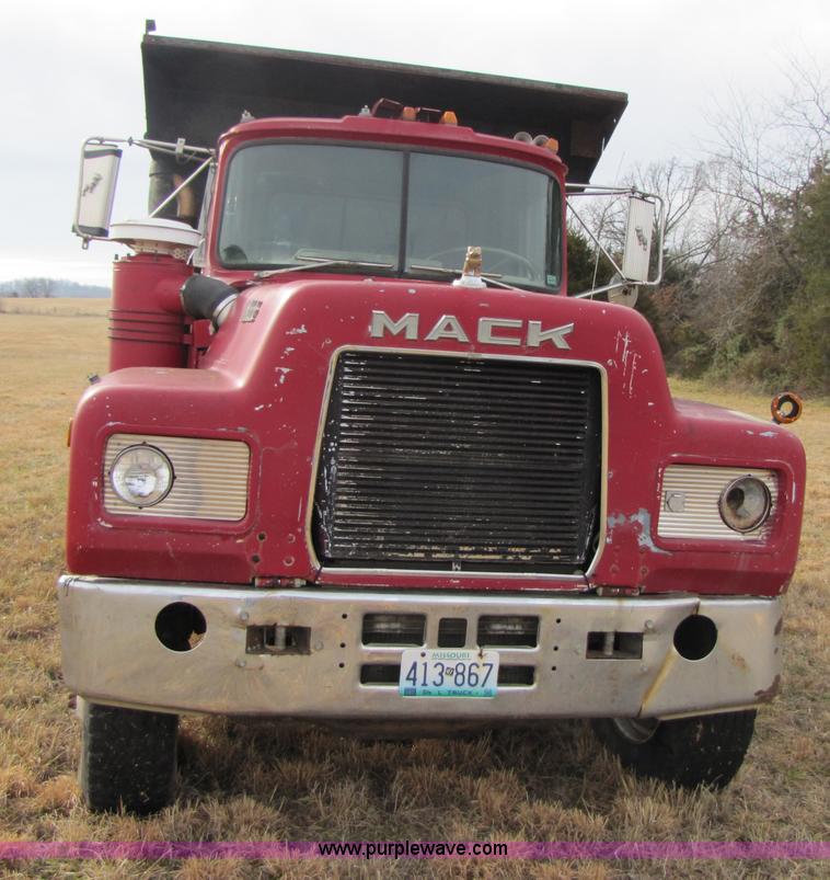 image for item B2178 1985 Mack RD686S dump truck