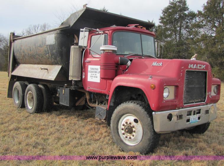 image for item B2178 1985 Mack RD686S dump truck