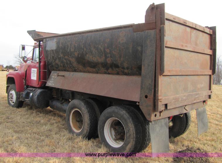 image for item B2178 1985 Mack RD686S dump truck