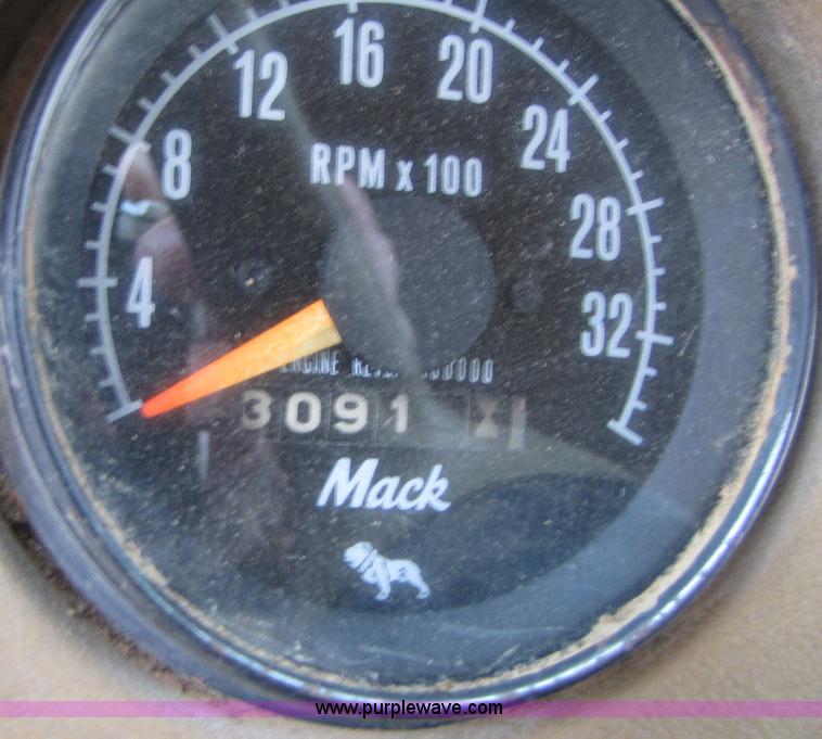 image for item B2178 1985 Mack RD686S dump truck