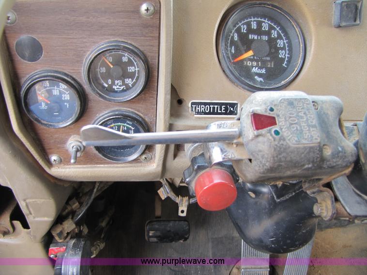 image for item B2178 1985 Mack RD686S dump truck