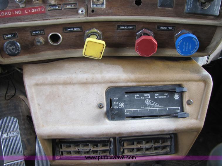 image for item B2178 1985 Mack RD686S dump truck