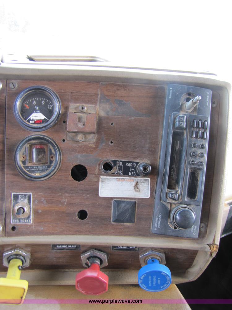 image for item B2178 1985 Mack RD686S dump truck