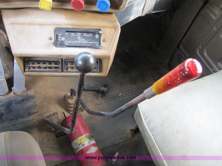 image for item B2178 1985 Mack RD686S dump truck