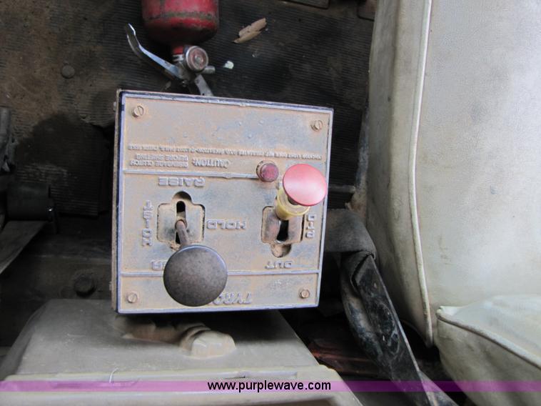 image for item B2178 1985 Mack RD686S dump truck