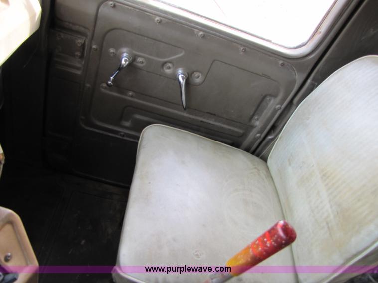 image for item B2178 1985 Mack RD686S dump truck