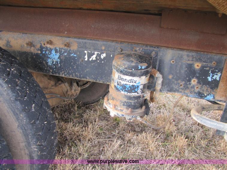 image for item B2178 1985 Mack RD686S dump truck