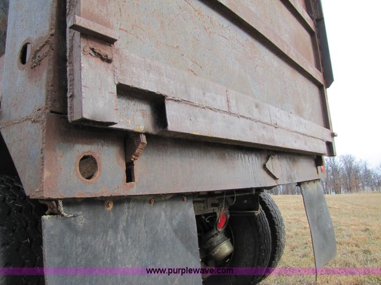 image for item B2178 1985 Mack RD686S dump truck