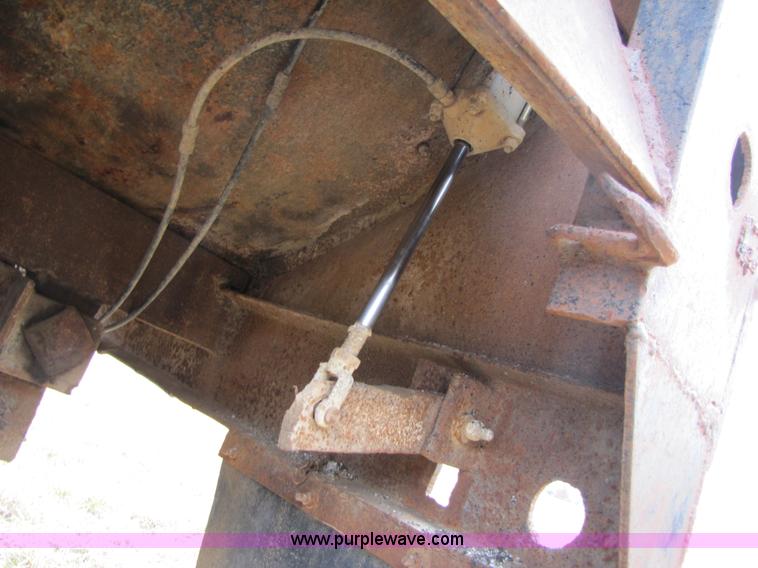 image for item B2178 1985 Mack RD686S dump truck