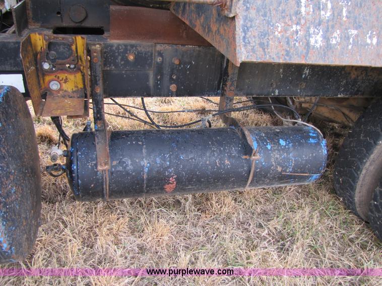 image for item B2178 1985 Mack RD686S dump truck