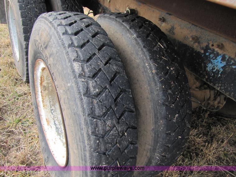 image for item B2178 1985 Mack RD686S dump truck