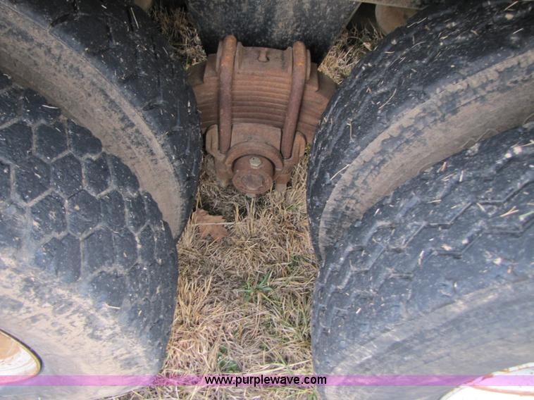 image for item B2178 1985 Mack RD686S dump truck