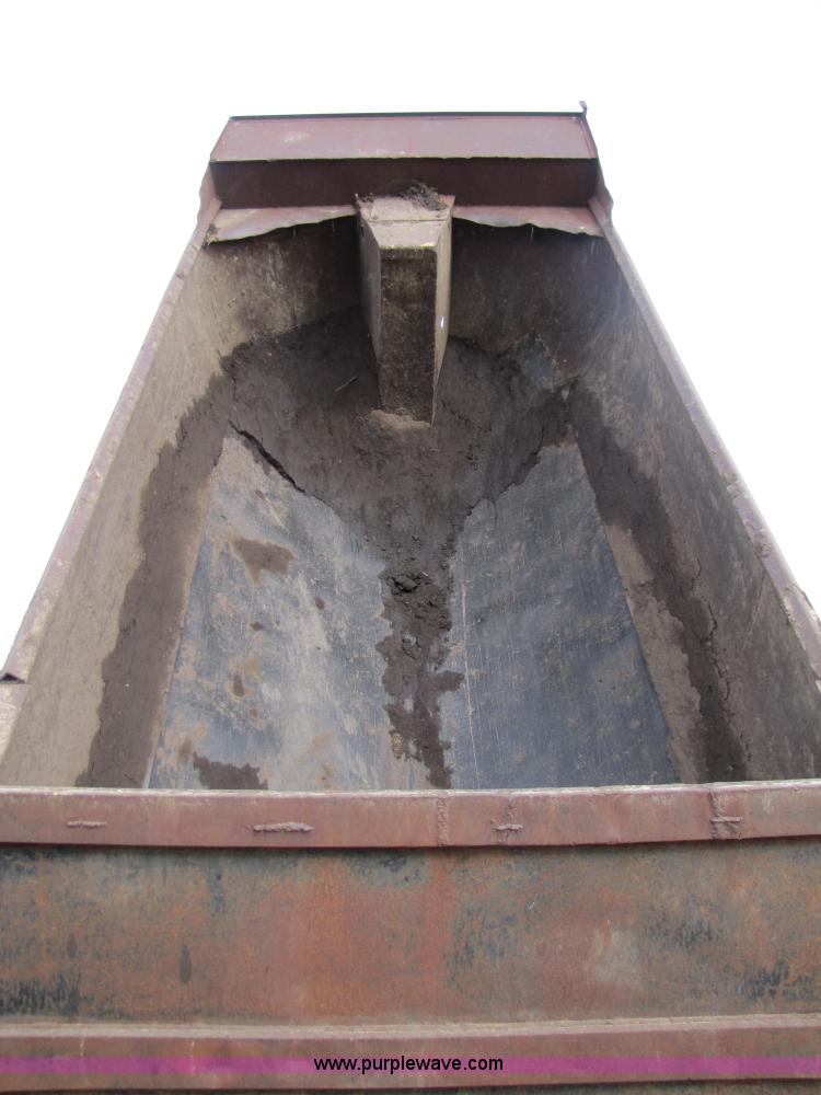 image for item B2178 1985 Mack RD686S dump truck