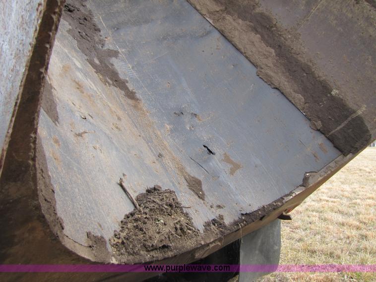 image for item B2178 1985 Mack RD686S dump truck