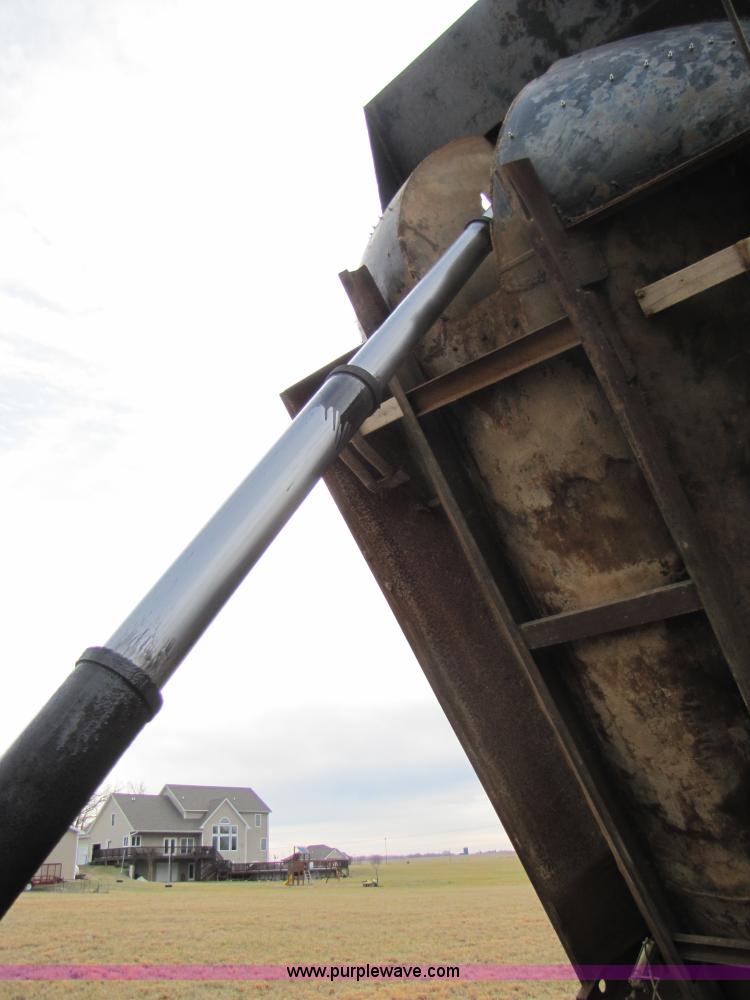 image for item B2178 1985 Mack RD686S dump truck