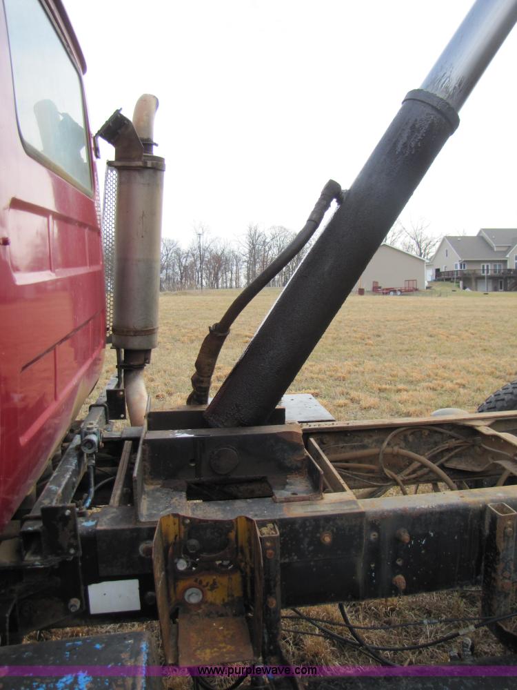 image for item B2178 1985 Mack RD686S dump truck