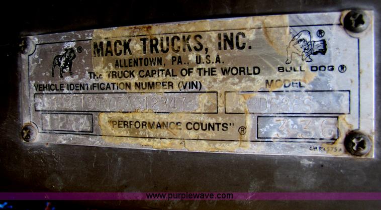 image for item B2178 1985 Mack RD686S dump truck