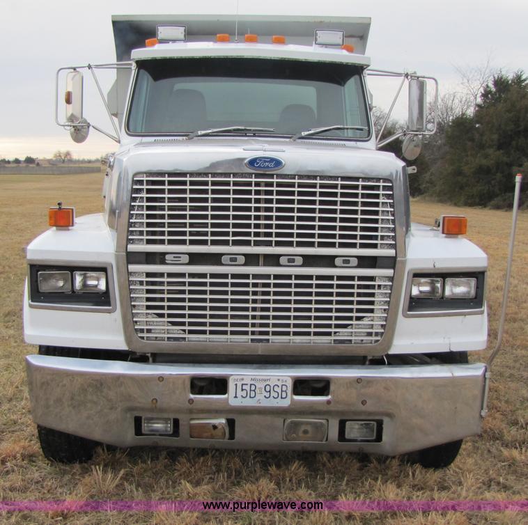 image for item B2179 1987 Ford LTL9000 dump truck
