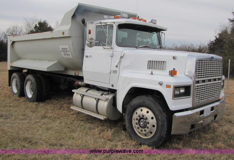 image for item B2179 1987 Ford LTL9000 dump truck