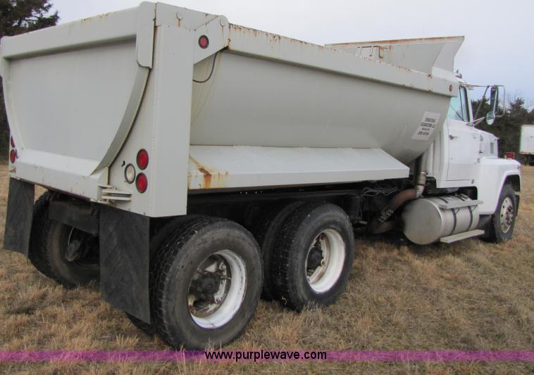 image for item B2179 1987 Ford LTL9000 dump truck