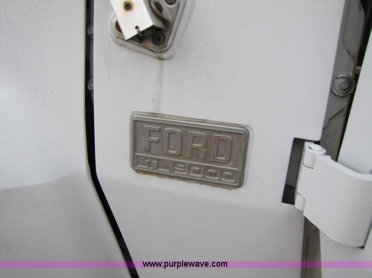 image for item B2179 1987 Ford LTL9000 dump truck