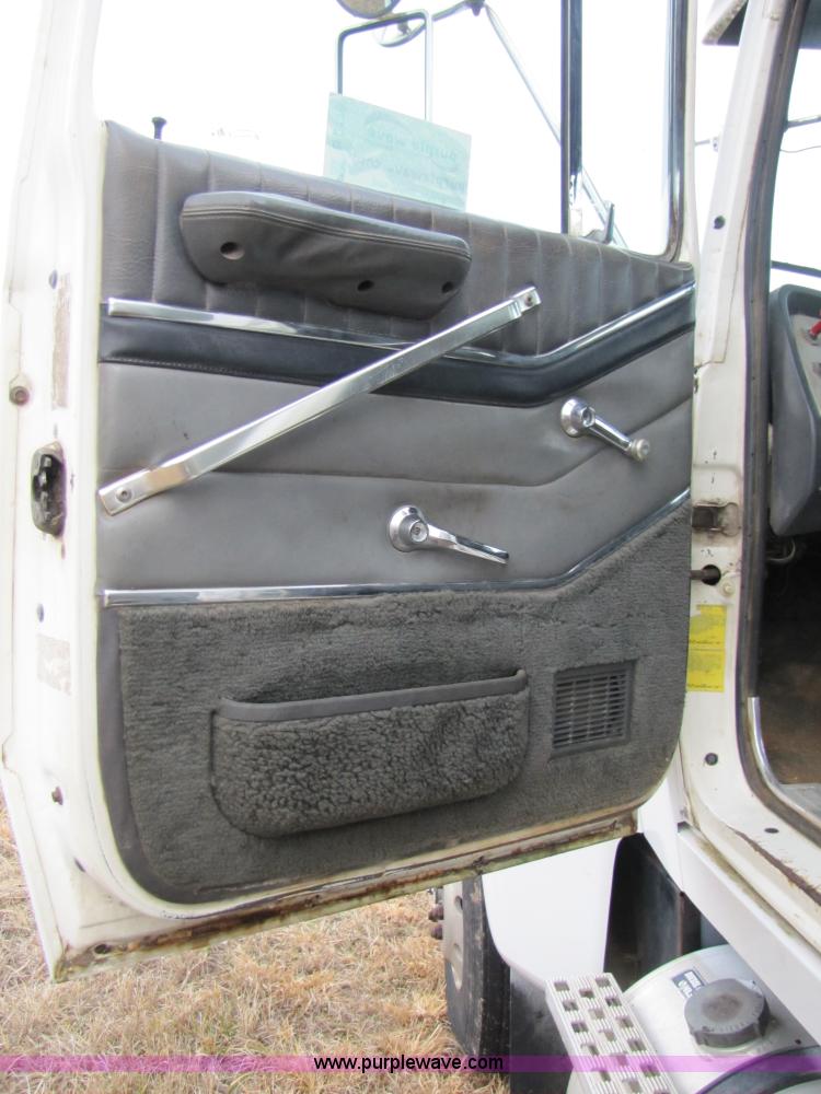 image for item B2179 1987 Ford LTL9000 dump truck