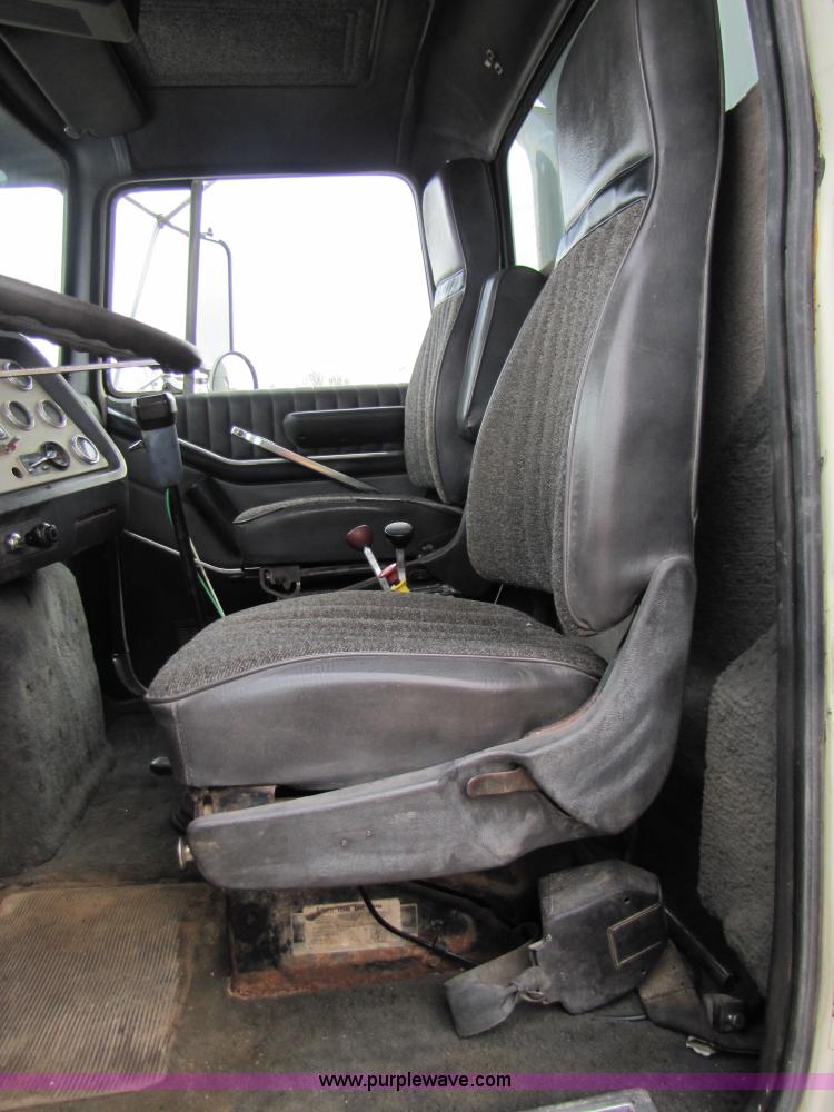 image for item B2179 1987 Ford LTL9000 dump truck