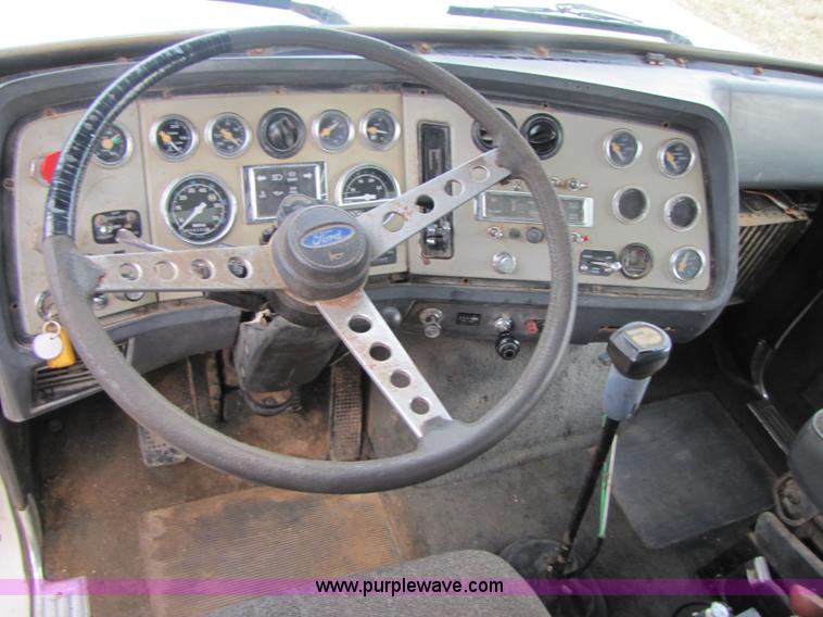 image for item B2179 1987 Ford LTL9000 dump truck