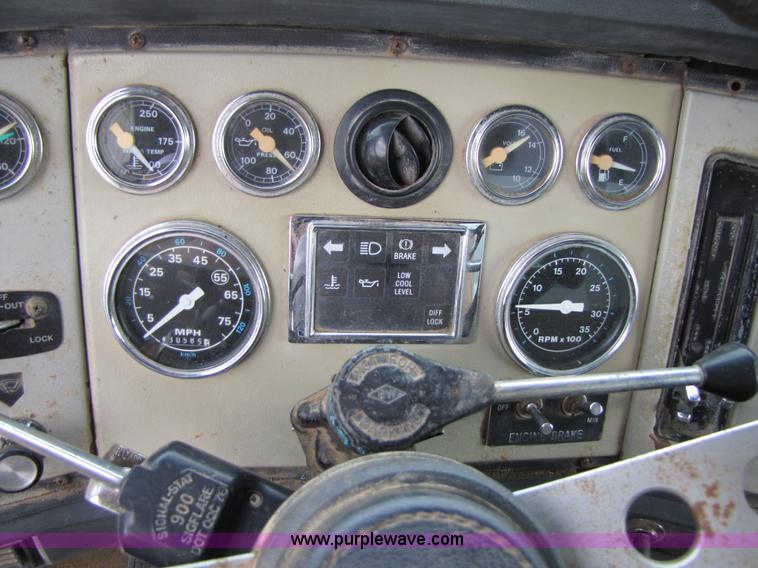 image for item B2179 1987 Ford LTL9000 dump truck