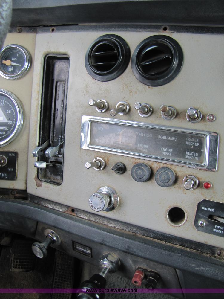 image for item B2179 1987 Ford LTL9000 dump truck