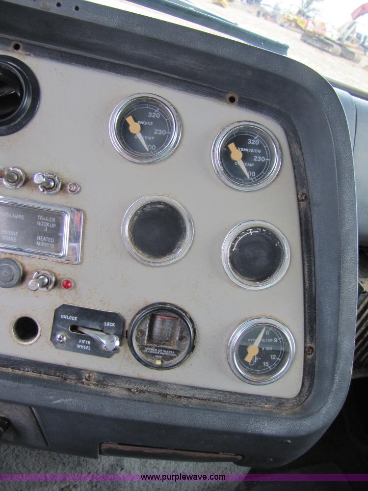 image for item B2179 1987 Ford LTL9000 dump truck