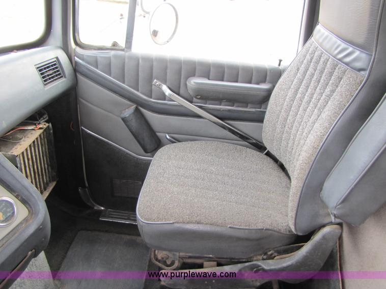 image for item B2179 1987 Ford LTL9000 dump truck