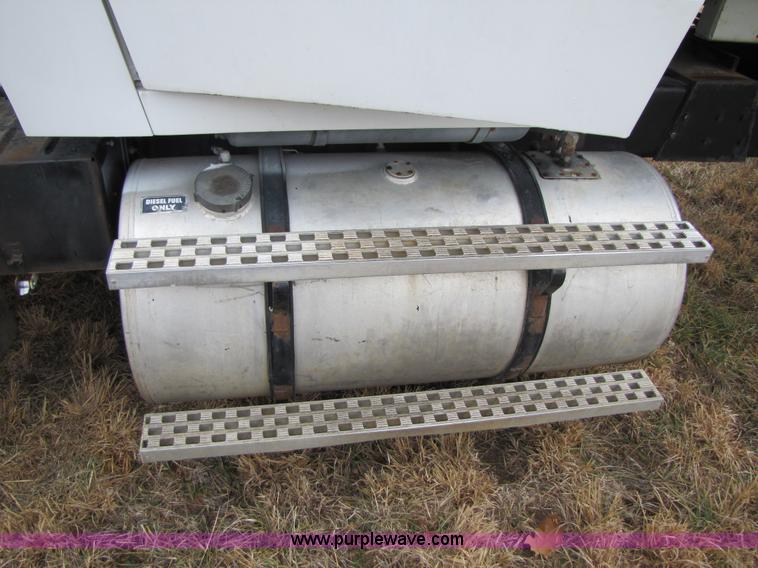 image for item B2179 1987 Ford LTL9000 dump truck