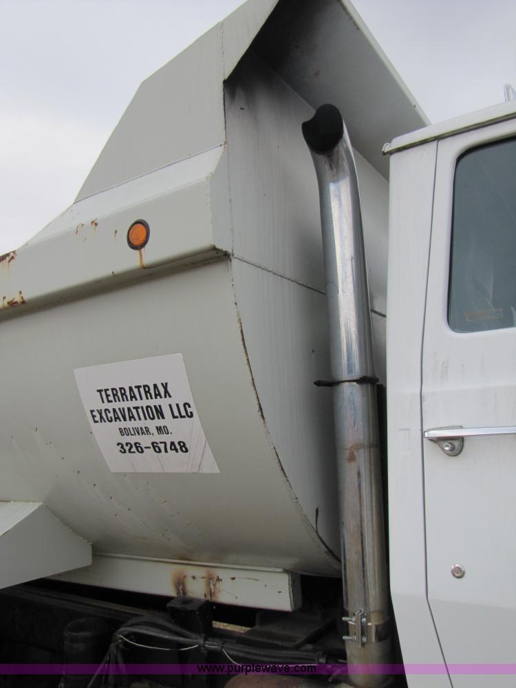 image for item B2179 1987 Ford LTL9000 dump truck