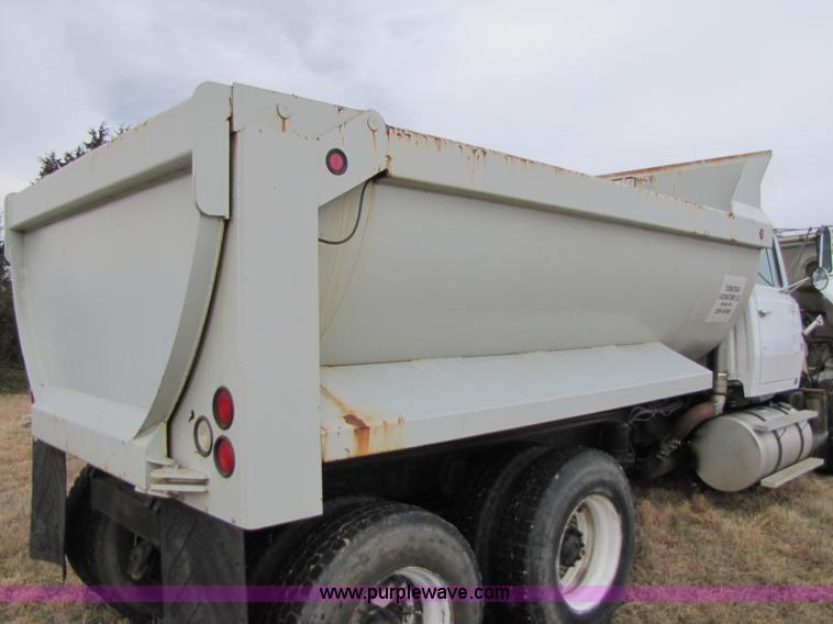 image for item B2179 1987 Ford LTL9000 dump truck