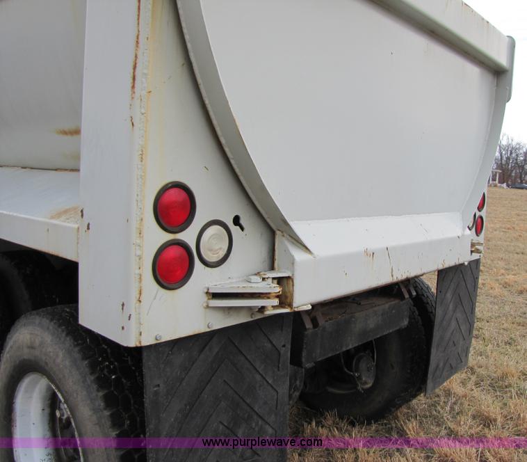 image for item B2179 1987 Ford LTL9000 dump truck