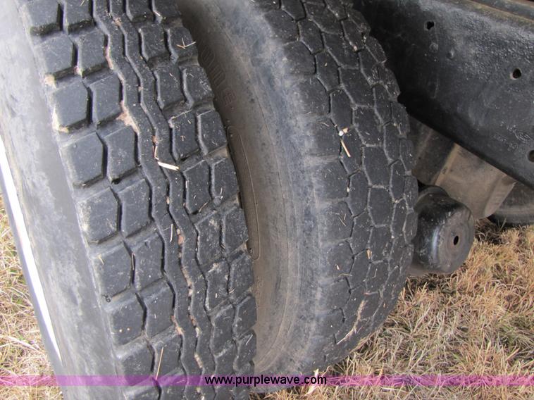 image for item B2179 1987 Ford LTL9000 dump truck