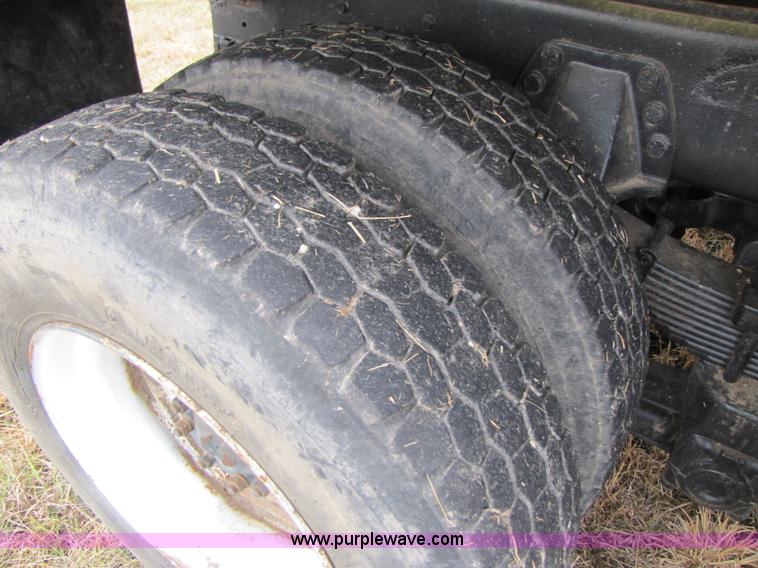 image for item B2179 1987 Ford LTL9000 dump truck