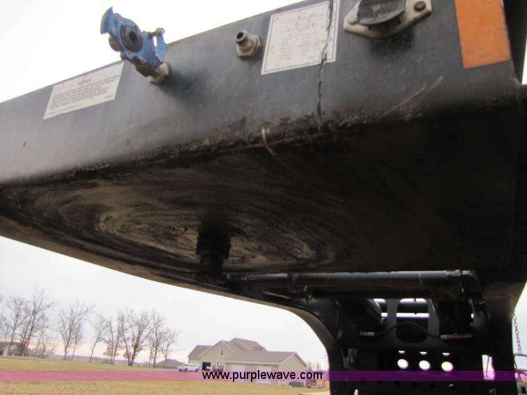 image for item B2182 1999 Fontaine 50 ton detach lowboy trailer