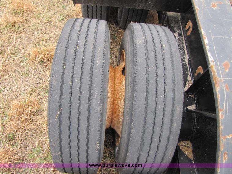 image for item B2182 1999 Fontaine 50 ton detach lowboy trailer