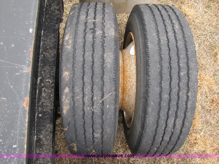 image for item B2182 1999 Fontaine 50 ton detach lowboy trailer