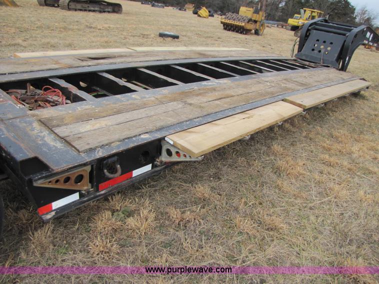 image for item B2182 1999 Fontaine 50 ton detach lowboy trailer