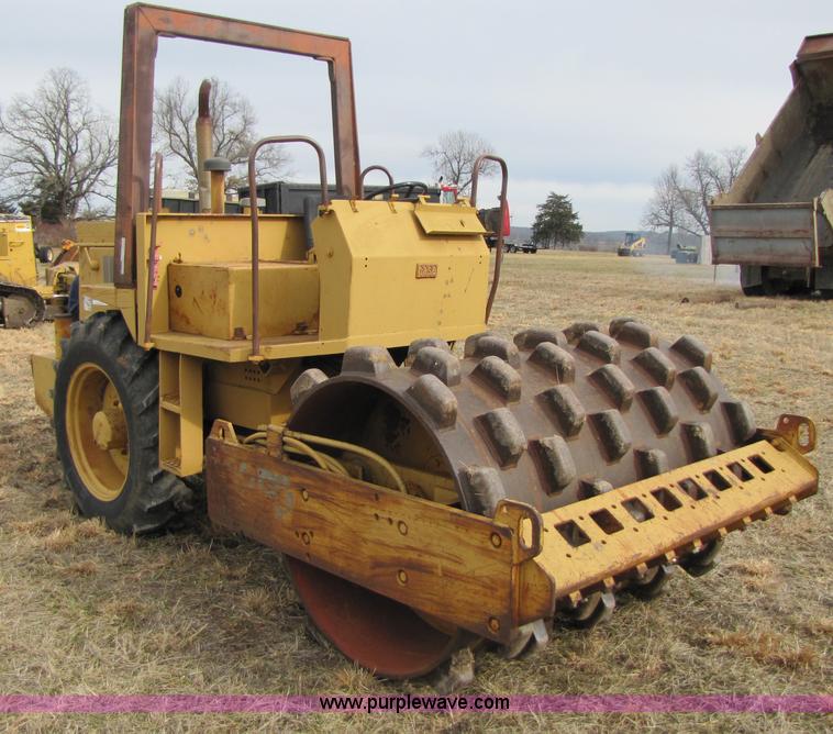 image for item B2183 Case WA60L vibratory sheeps foot roller