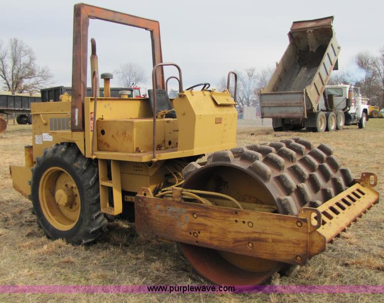 image for item B2183 Case WA60L vibratory sheeps foot roller