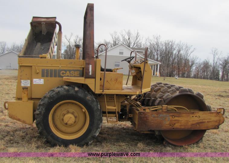 image for item B2183 Case WA60L vibratory sheeps foot roller