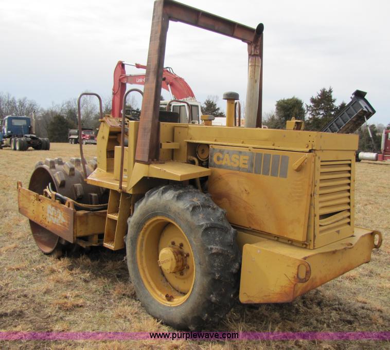 image for item B2183 Case WA60L vibratory sheeps foot roller