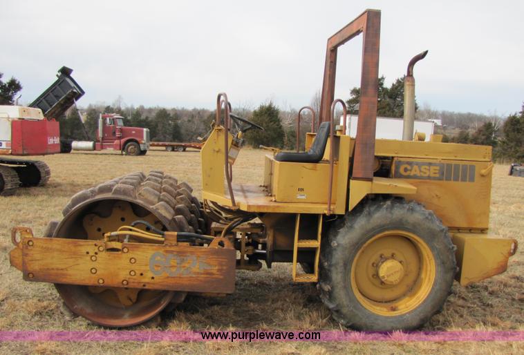 image for item B2183 Case WA60L vibratory sheeps foot roller